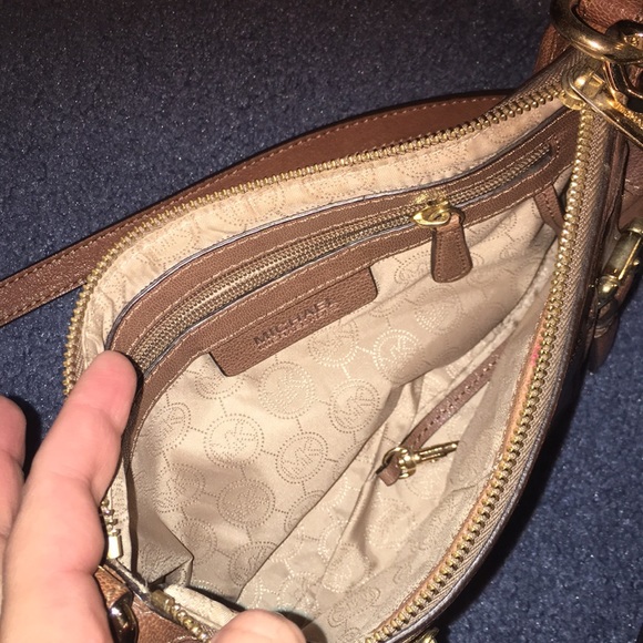 Michael kors crossbody purse - Picture 6 of 7